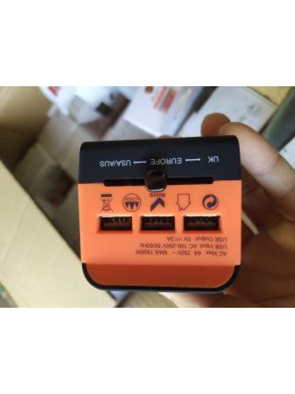 Adaptateur de voyage - Monde entier - avec 3 ports USBs - orange- noir