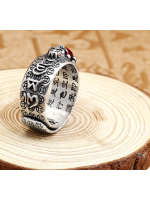 Ring – in China hergestellt. Materialart: antikes Silber