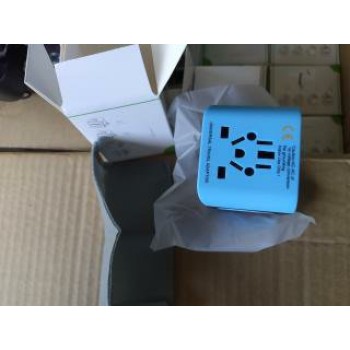 Reiseadapter - Weltweit - 3 USB-Anschlüssen - Orange- Schwarz Reiseadapter - Weltweit - 3 USB-Anschlüssen - Orange- Schwarz